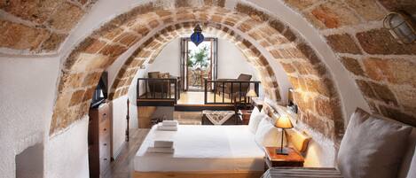 Junior Suite | Minibar, individually decorated, individually furnished, free WiFi