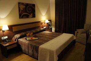 Premium bedding, in-room safe, desk, blackout drapes - TCH Hotel (Lorqui)