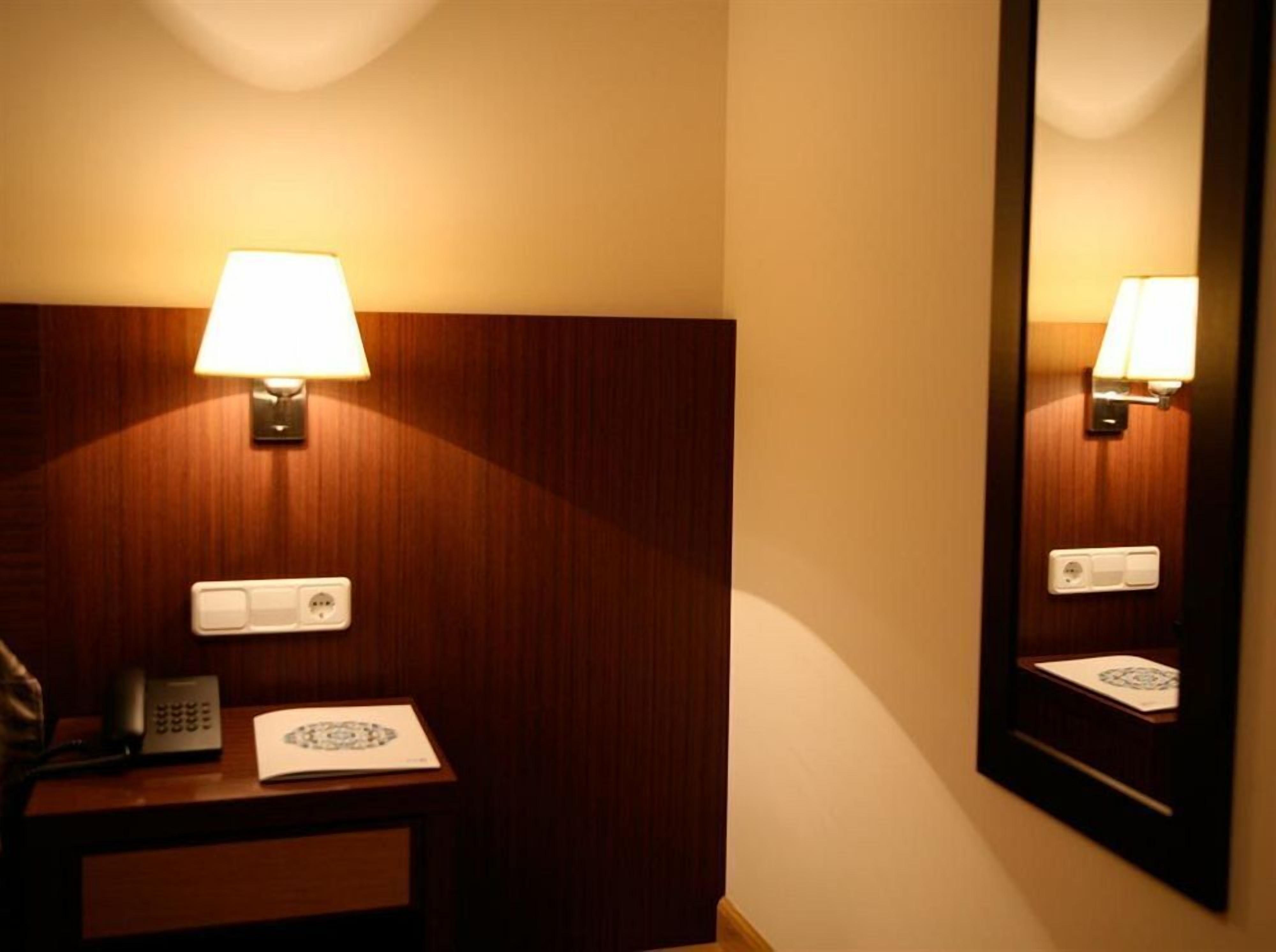 26-inch plasma tv with satellite channels, tv