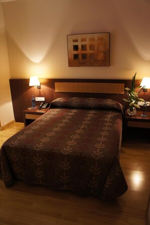 1 bedroom, premium bedding, in-room safe, desk