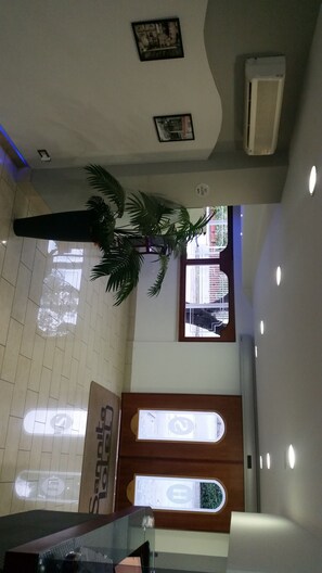 Check-in-/Check-out-Schalter