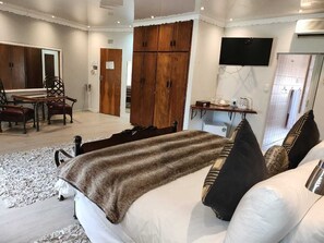 Executive Double Room | Premium bedding, Select Comfort beds, in-room safe - Rusplek Guesthouse and Conference Centre (Bloemfontein)