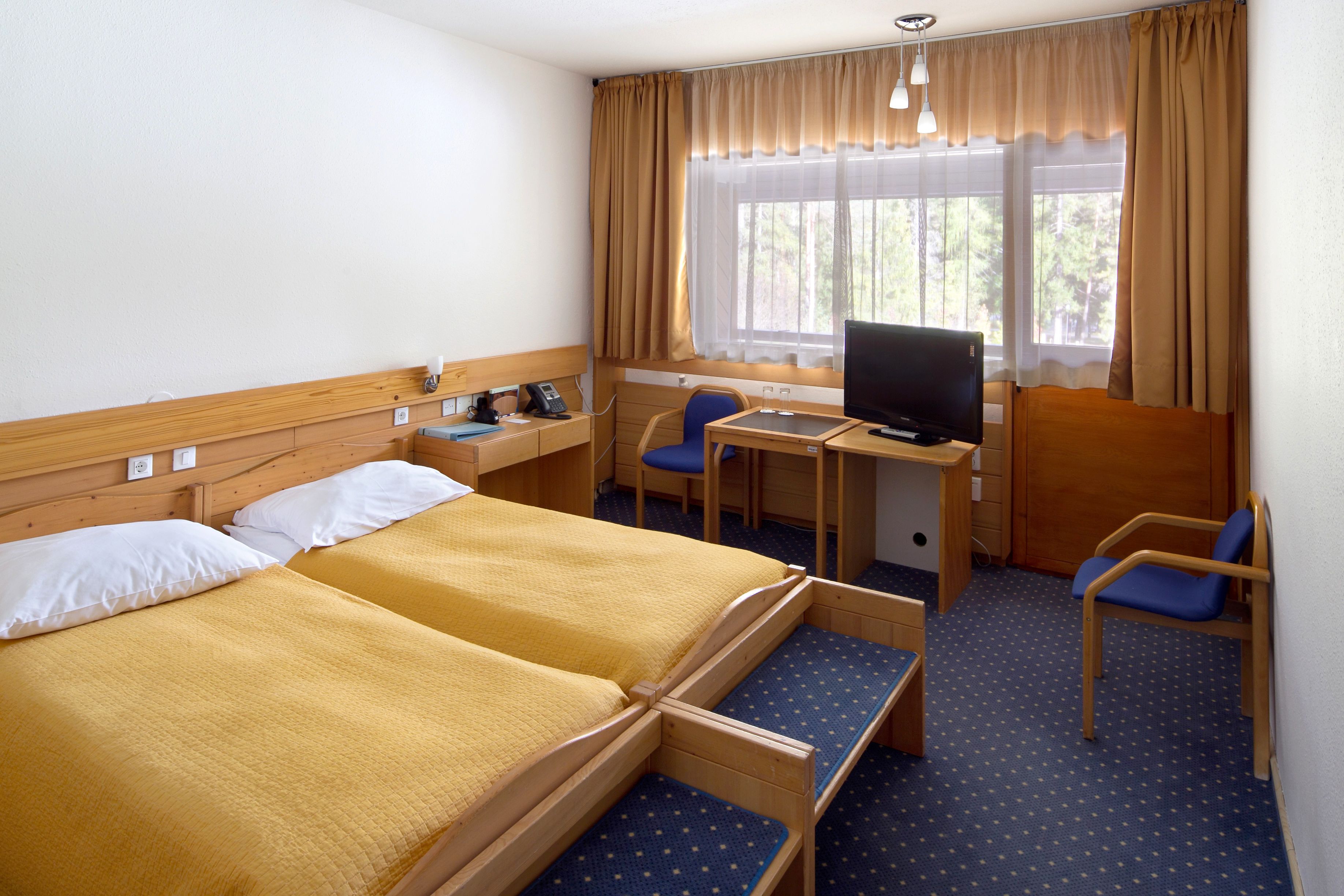 standard double room | in-room safe, desk, blackout curtains, iron/ironing board