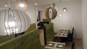 Frokost, lunsj og middag serveres