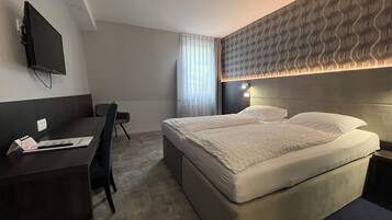 1 bedroom, in-room safe, desk, blackout drapes