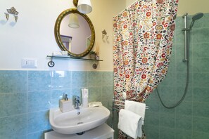 Comfort Double Room, 1 Bedroom, Private Bathroom | Bathroom | Shower, free toiletries, hair dryer, bidet - 1900 Artevita (Florence)