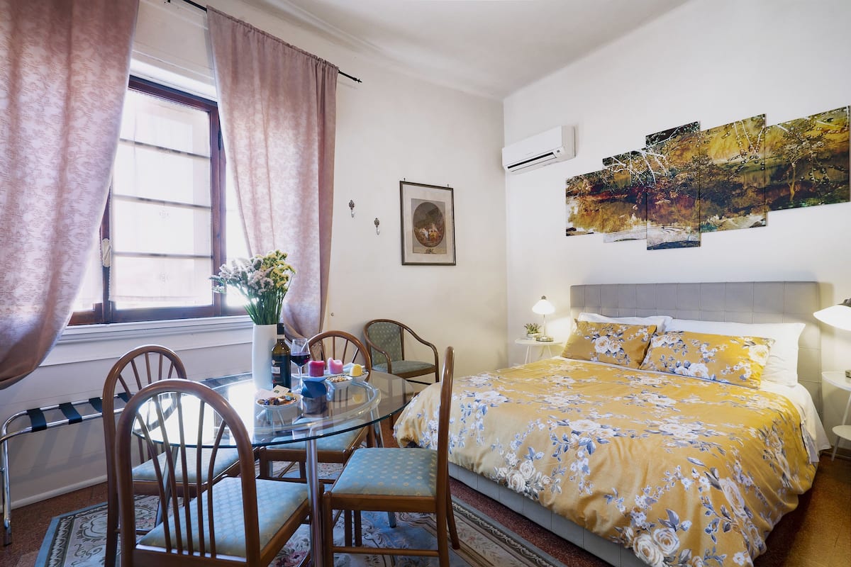 Kamar Double Comfort, 1 kamar tidur, kamar mandi pribadi | Selimut bulu angsa dan didekorasi berbeda-beda