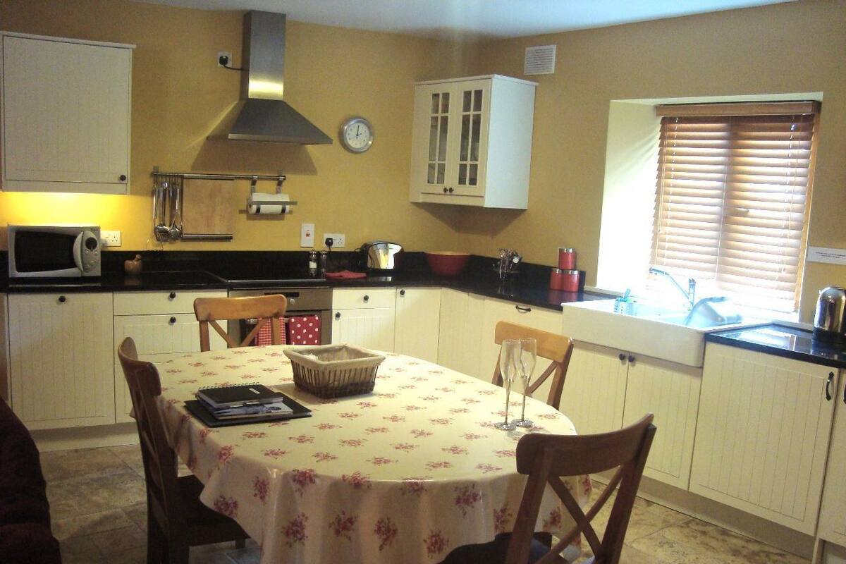 House, 1 Bedroom, Courtyard View, Courtyard Area | In-room dining