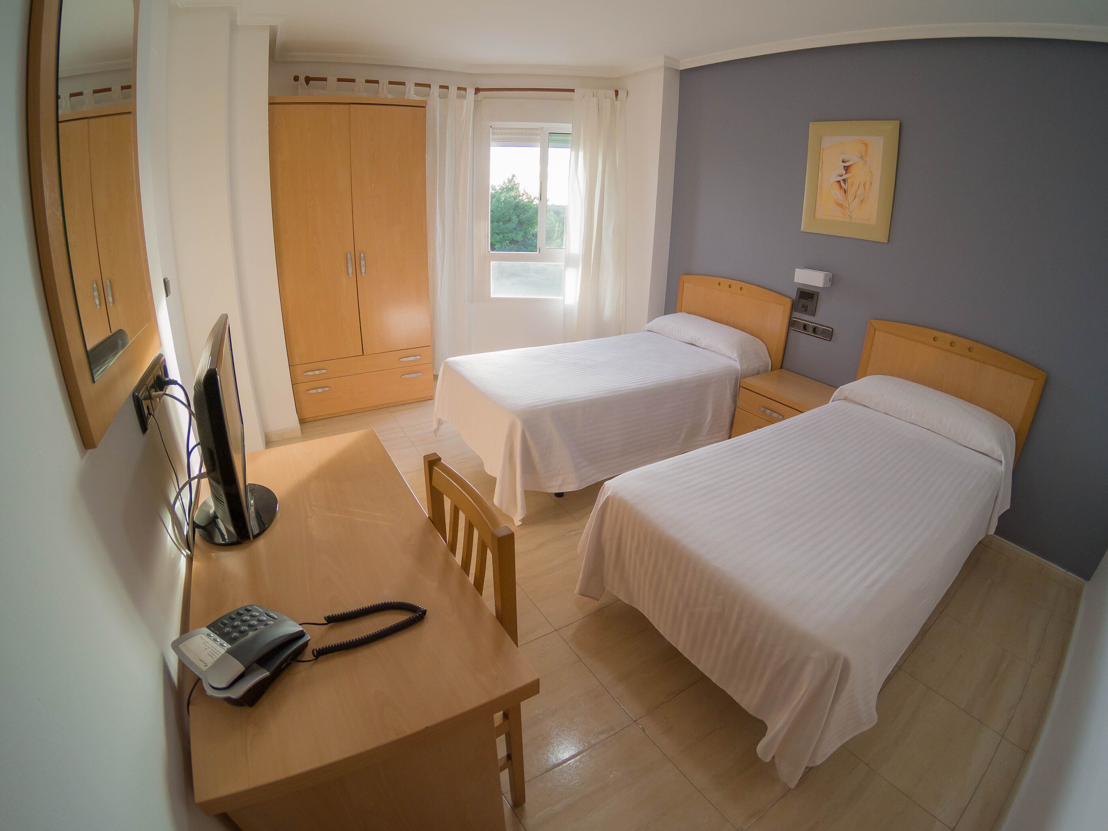 Twin Room | Desk, iron/ironing board, free WiFi, bed sheets