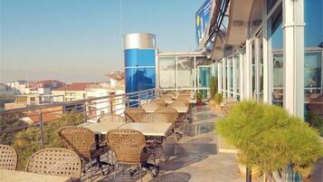 Lunch, dinner and brunch served