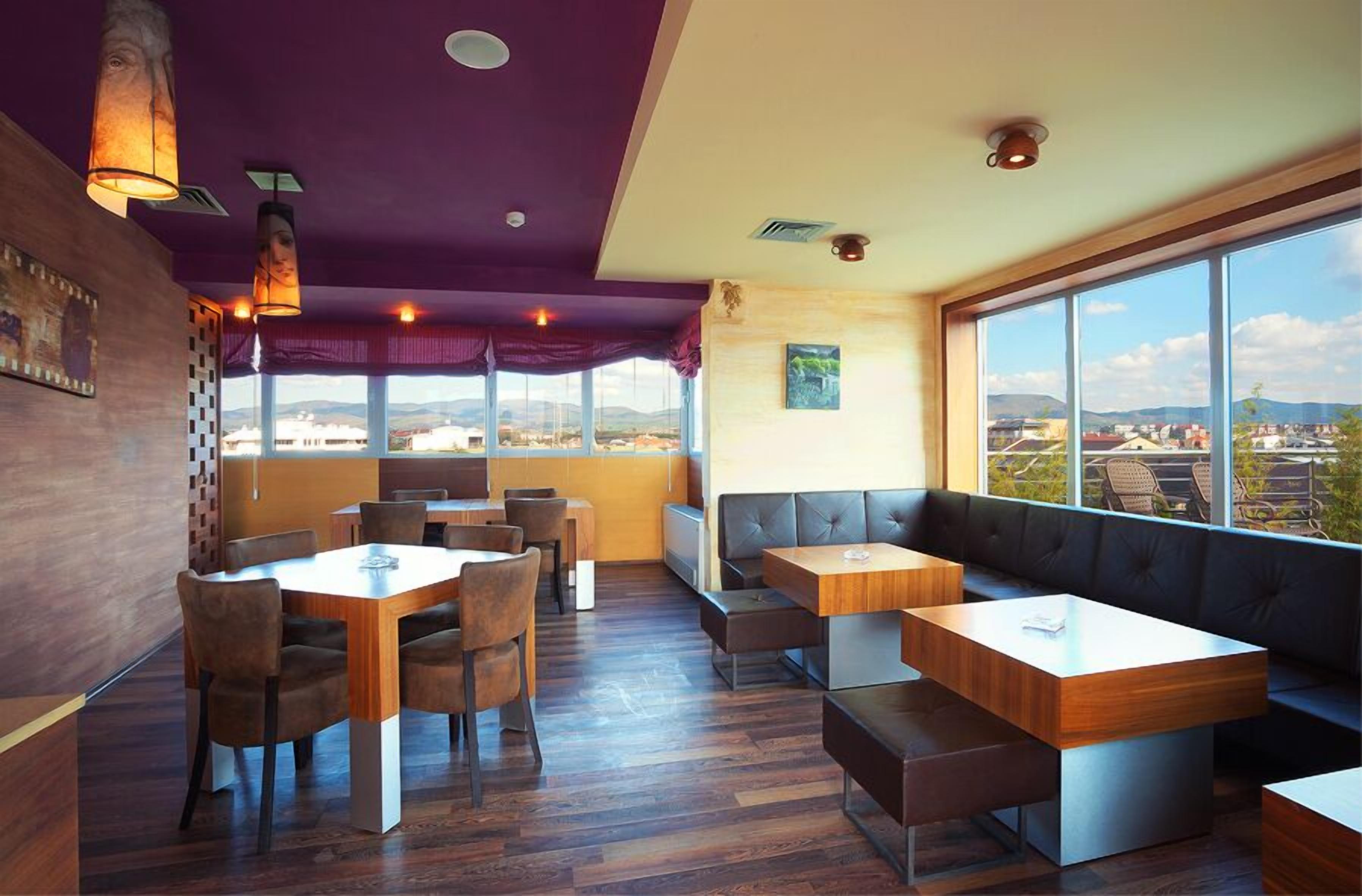 Lunch, dinner and brunch served