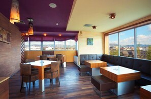 Lunch, dinner and brunch served