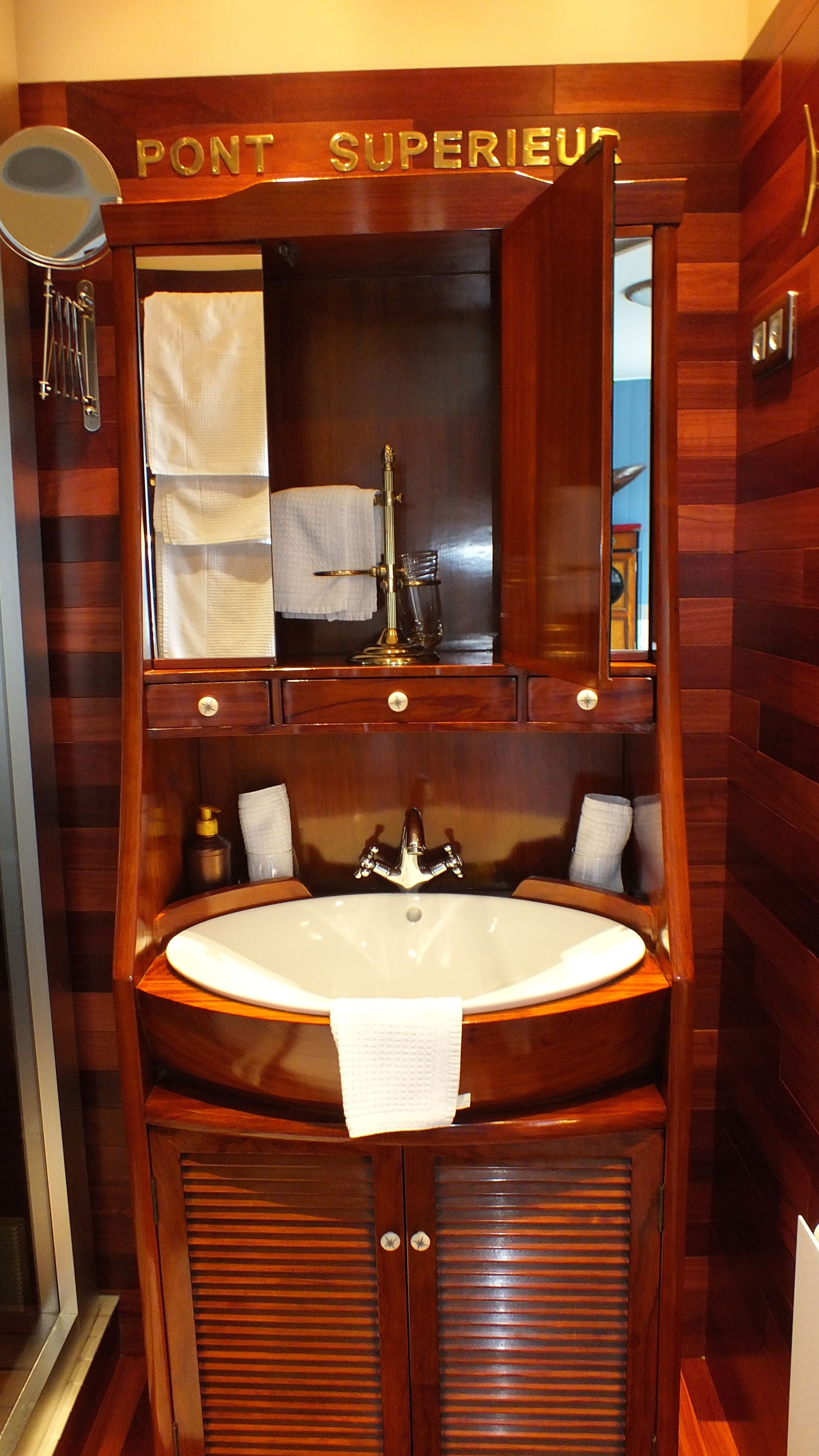 double room, sea view (eric tabarly) | bathroom | free toiletries, hair dryer, towels