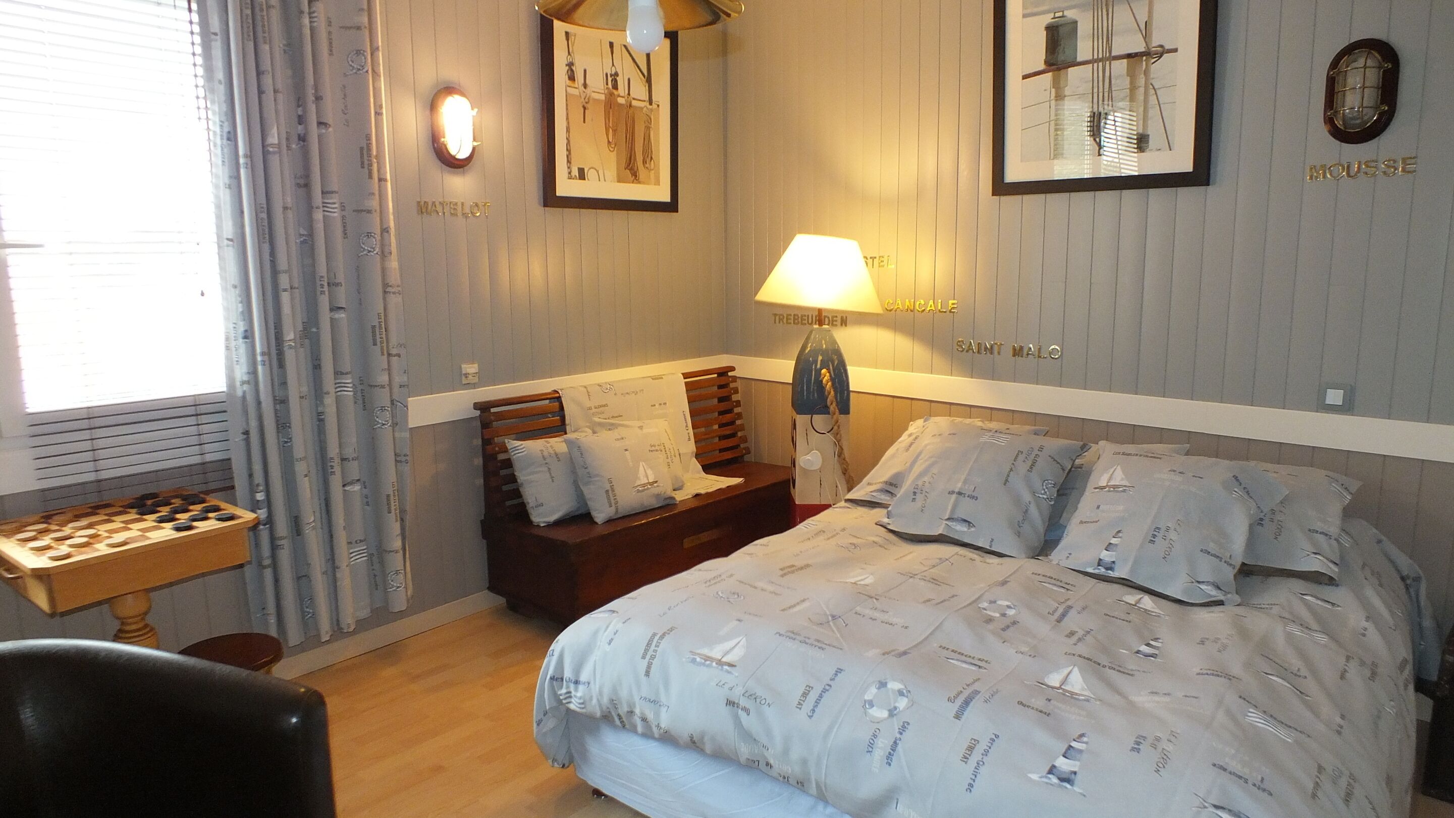 Chambre familiale (Serge Le Roux) | Coffre-fort, accès au Wi-Fi (inclus)