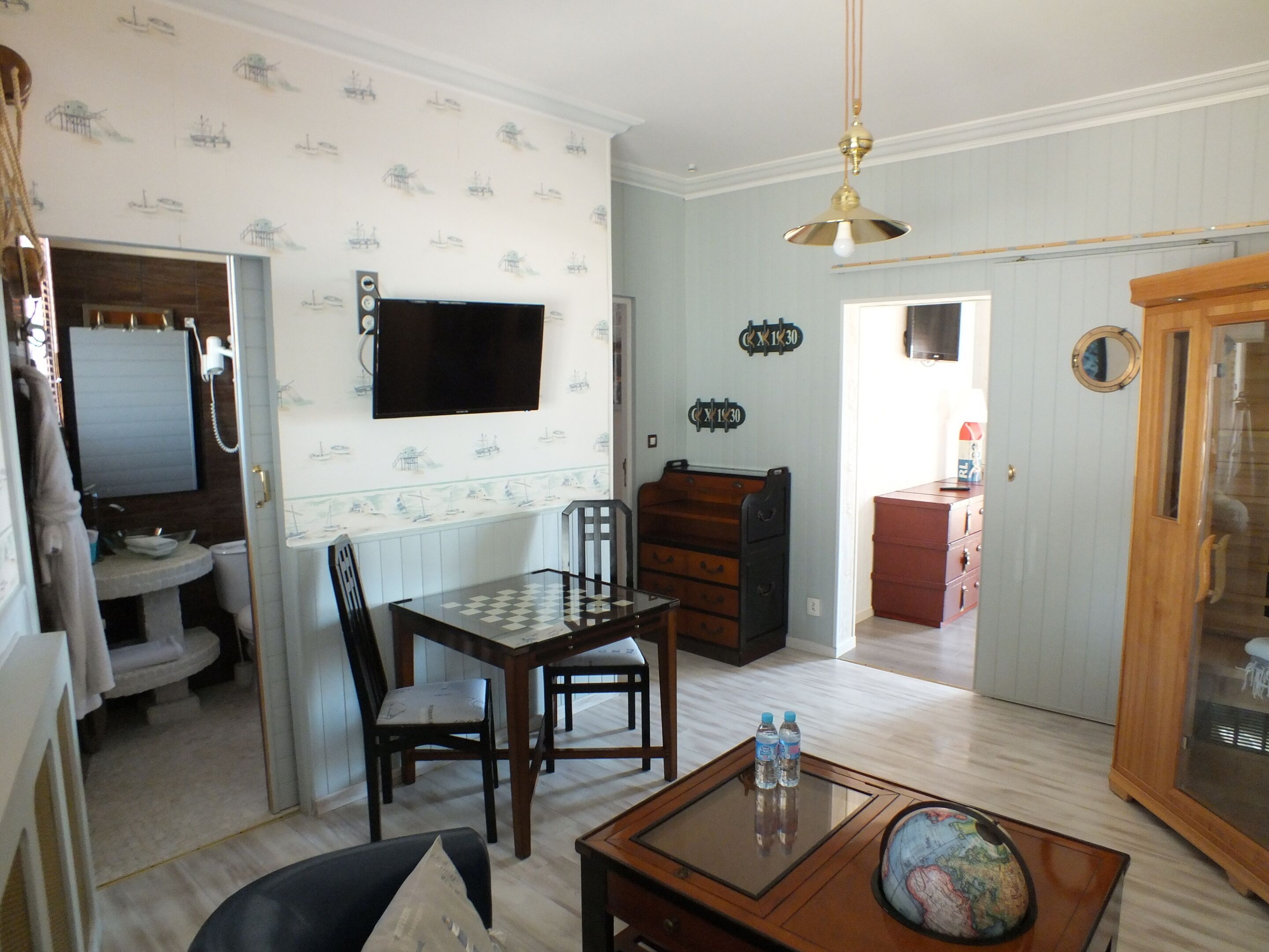 Appartement supérieur, vue sur la mer (Enez Aval) | Bar-salon