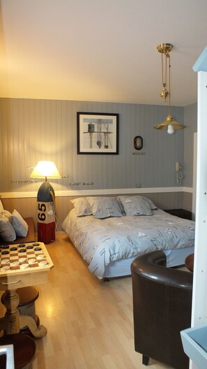 Chambre familiale (Serge Le Roux) | Coffre-fort, accès au Wi-Fi (inclus)