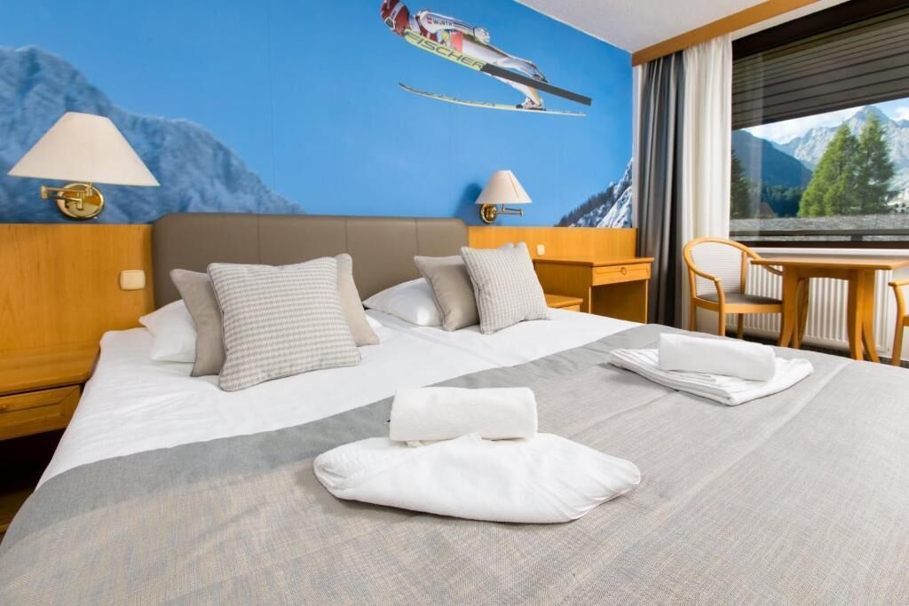 標準雙人房 | 迷你吧、房內夾萬、書桌、遮光窗簾/窗簾