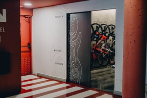 Bicycling - Hotel Ultonia (Girona)