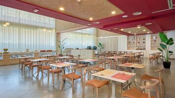 Frokostbuffé hver dag (EUR 16 per person)