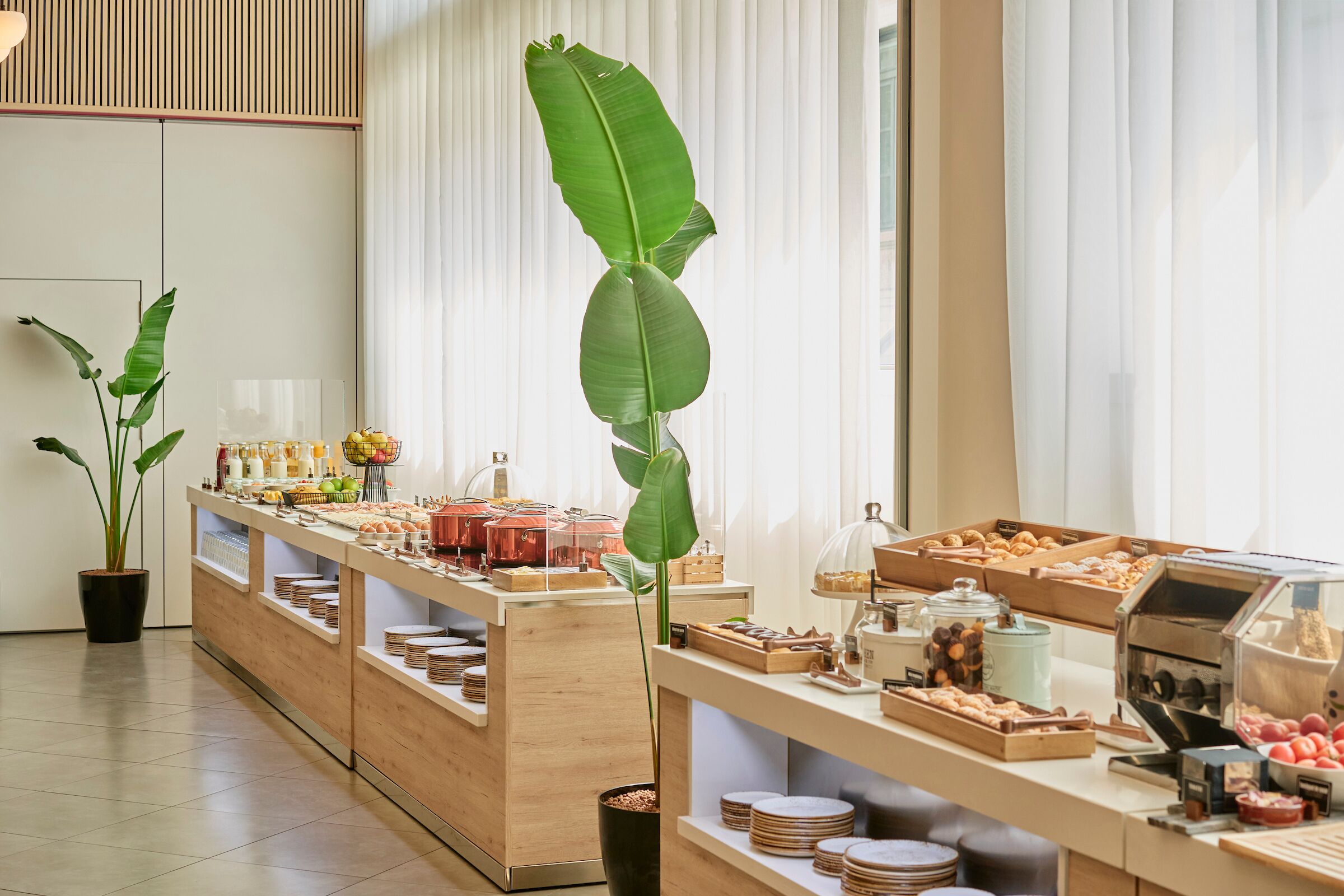 Desayuno buffet diario (EUR 16 por persona)