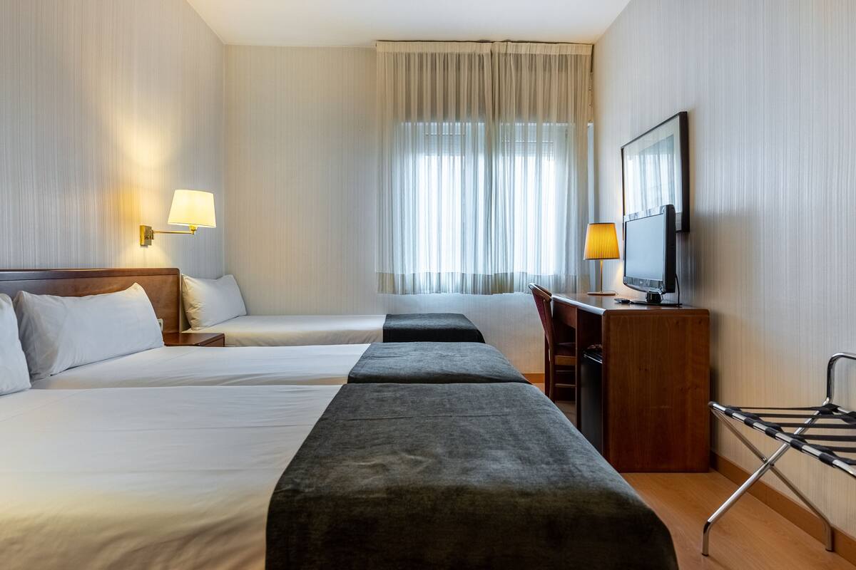 standard triple room (3 pax) | 1 bedroom, down duvets, minibar, in-room safe