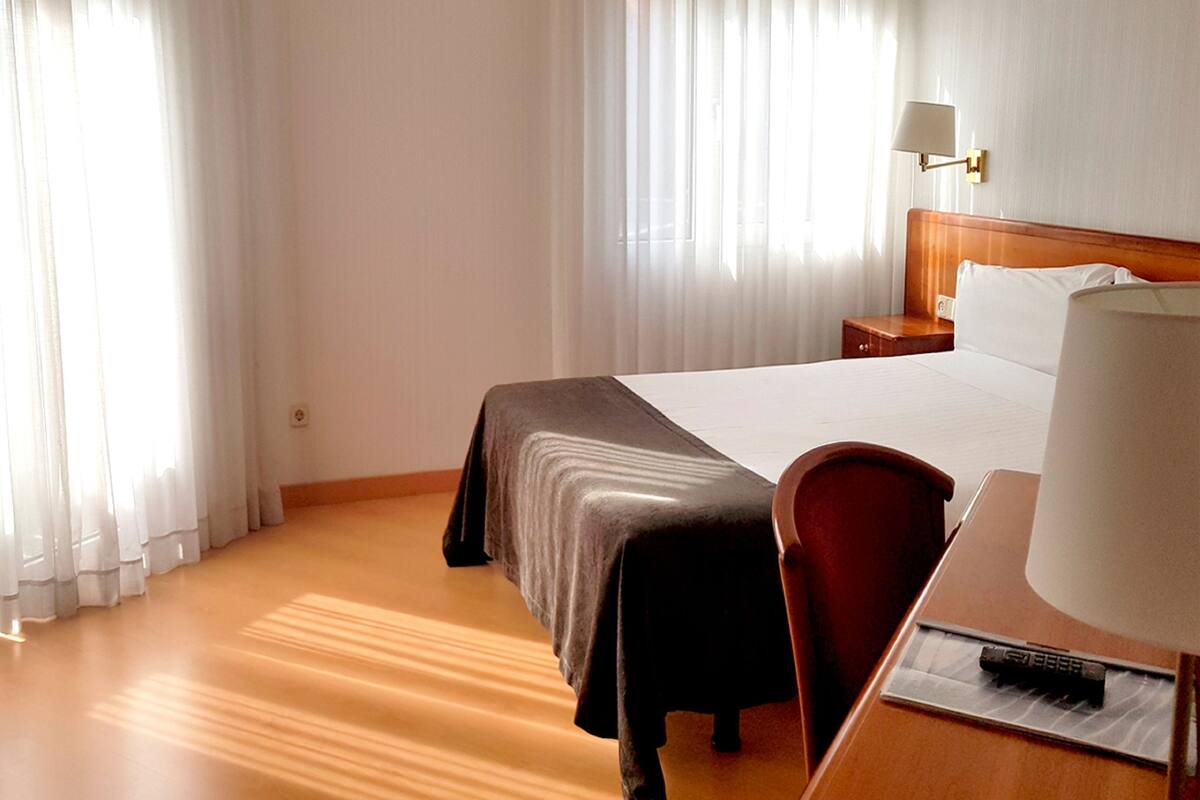 Down comforters, minibar, in-room safe, desk