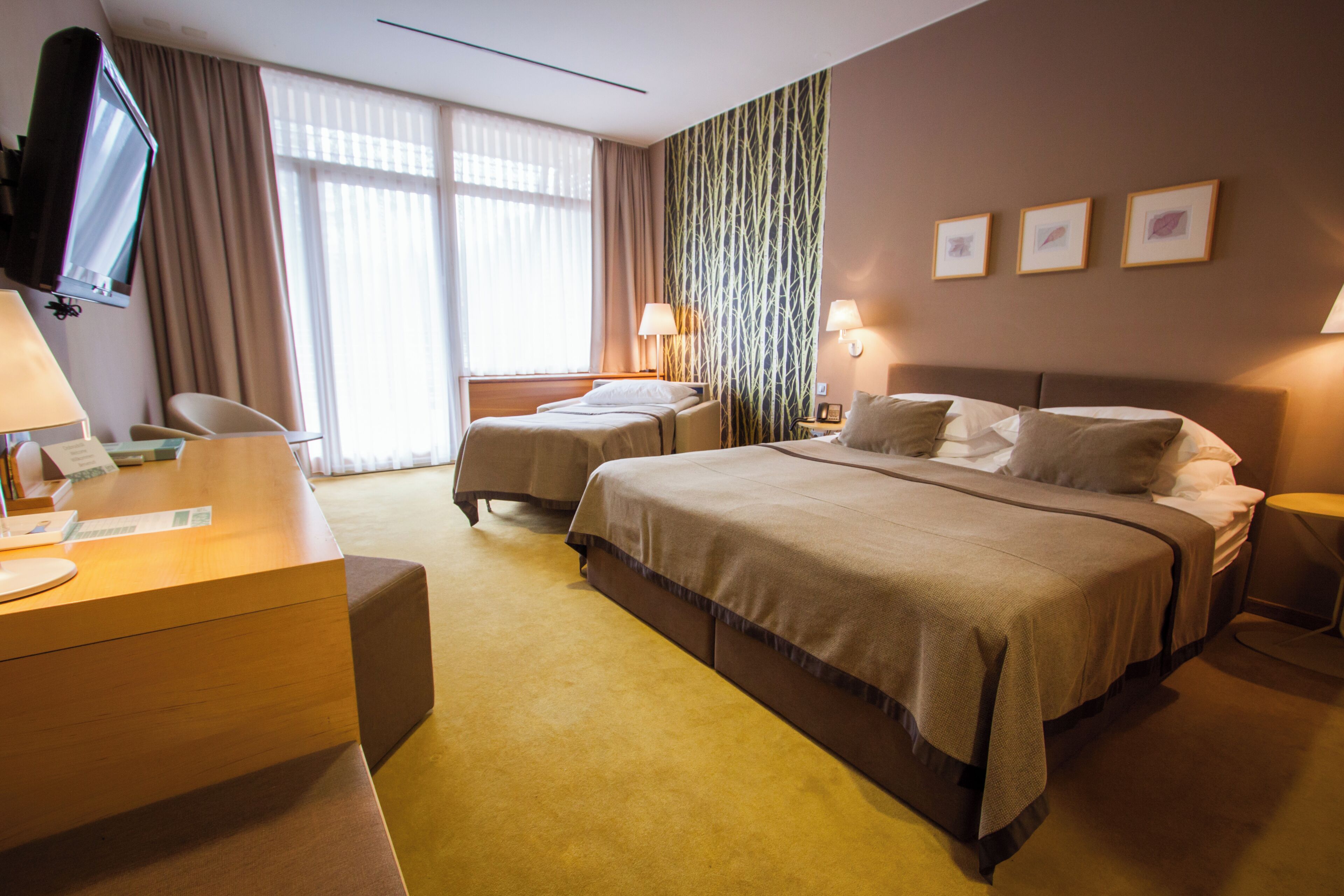 Minibaari, tallelokero huoneessa, yksilöllisesti sisustettu