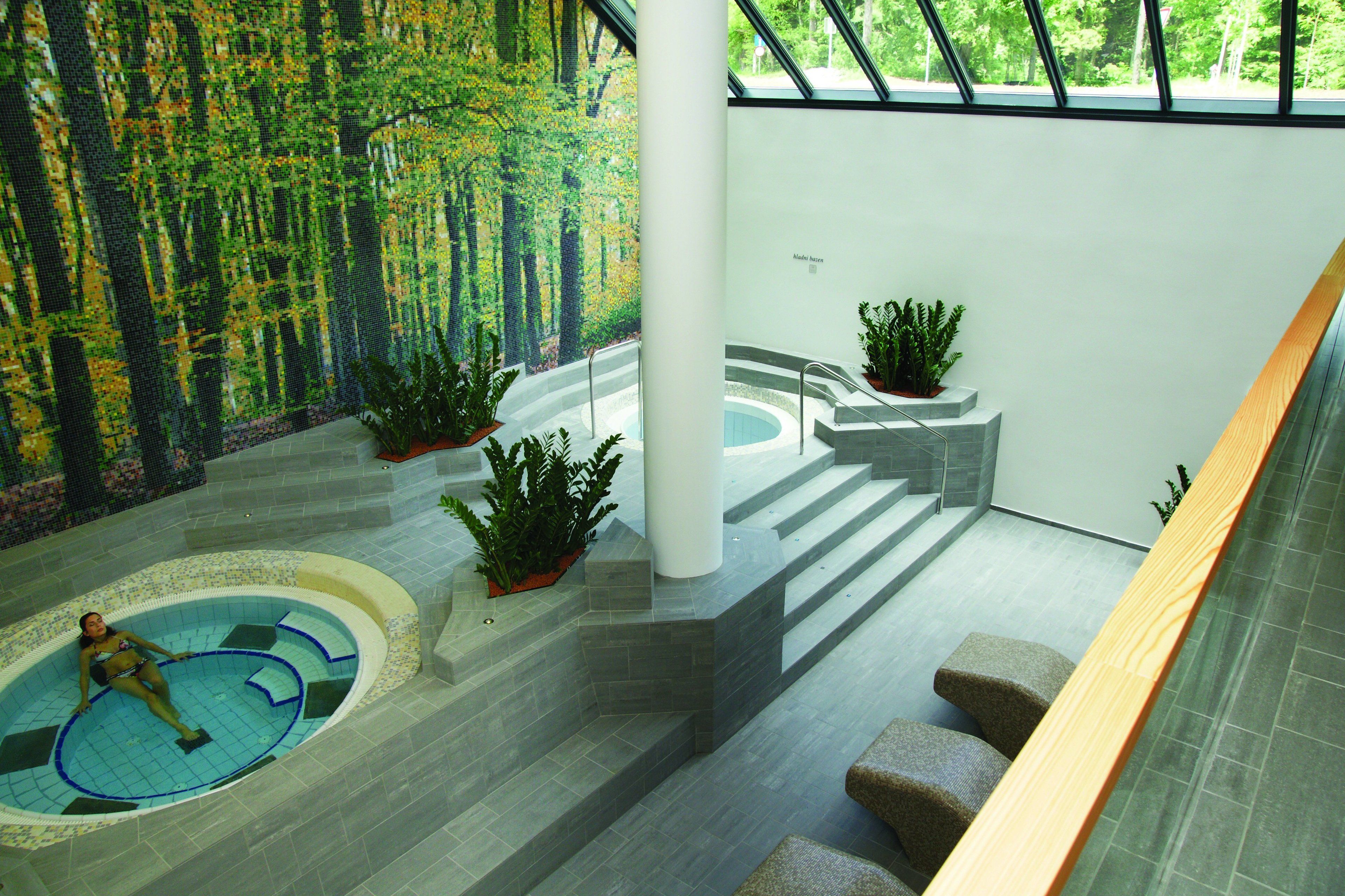 sauna, body treatments, aromatherapy, body wraps, body scrubs, facials