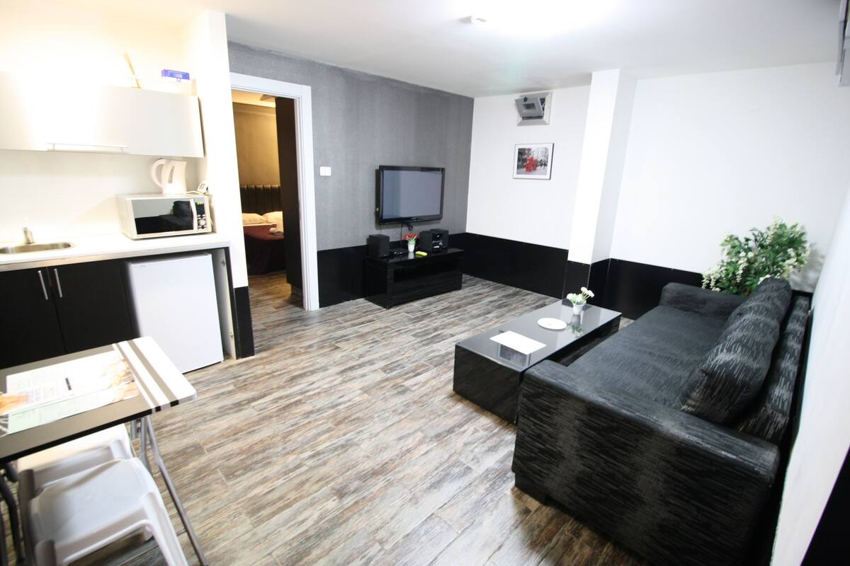 Superior Quadruple Room (Basement) | Iron/ironing board (on request), rollaway beds (surcharge), WiFi (free)