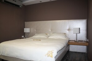 Luxury Suite, Terrace | Living area