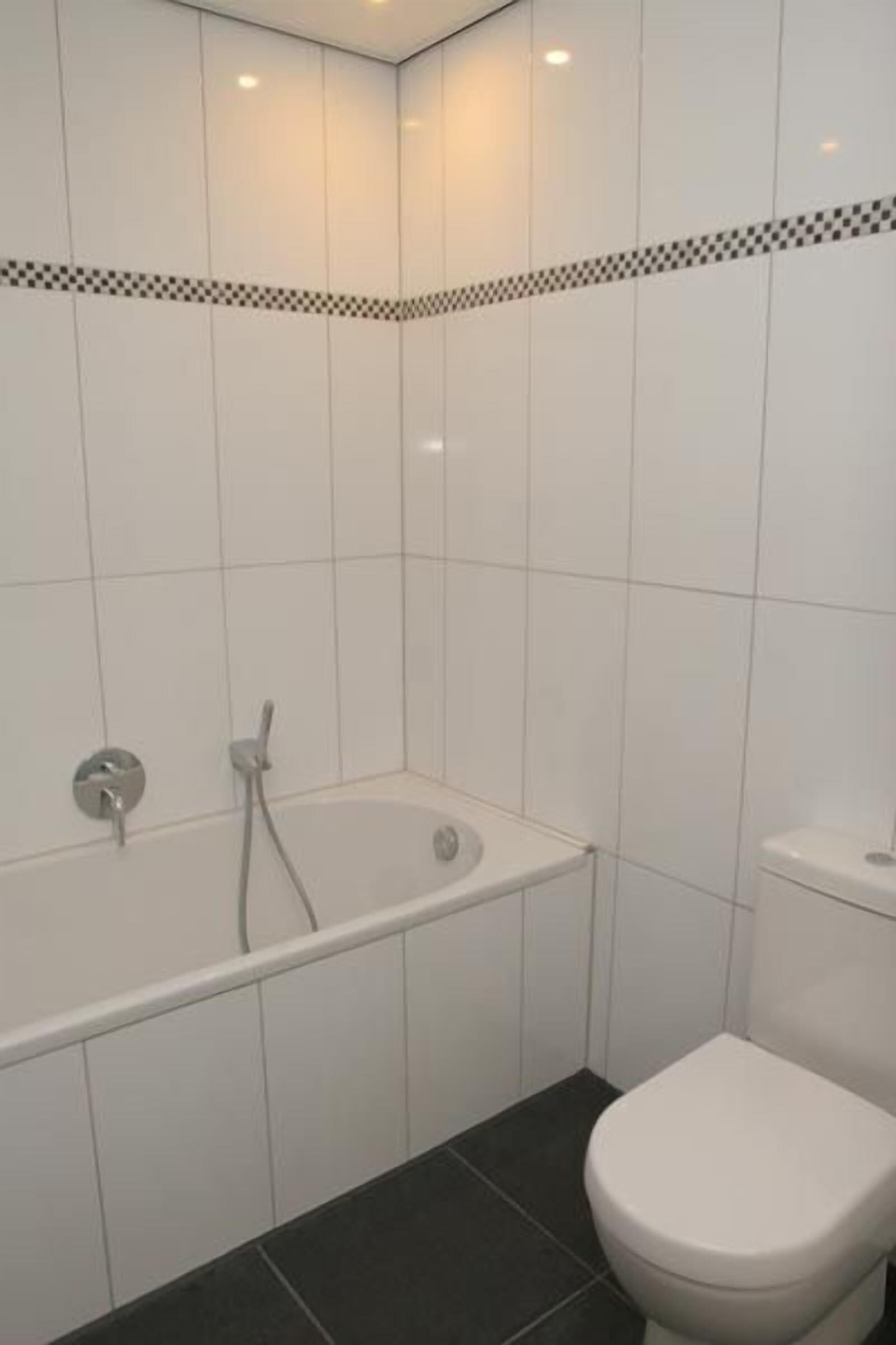 rainfall showerhead, hair dryer, towels