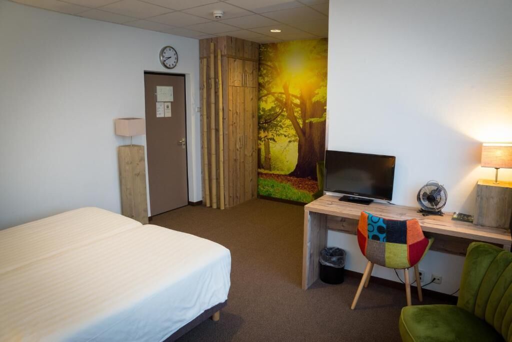 desk, iron/ironing board, rollaway beds, free wifi