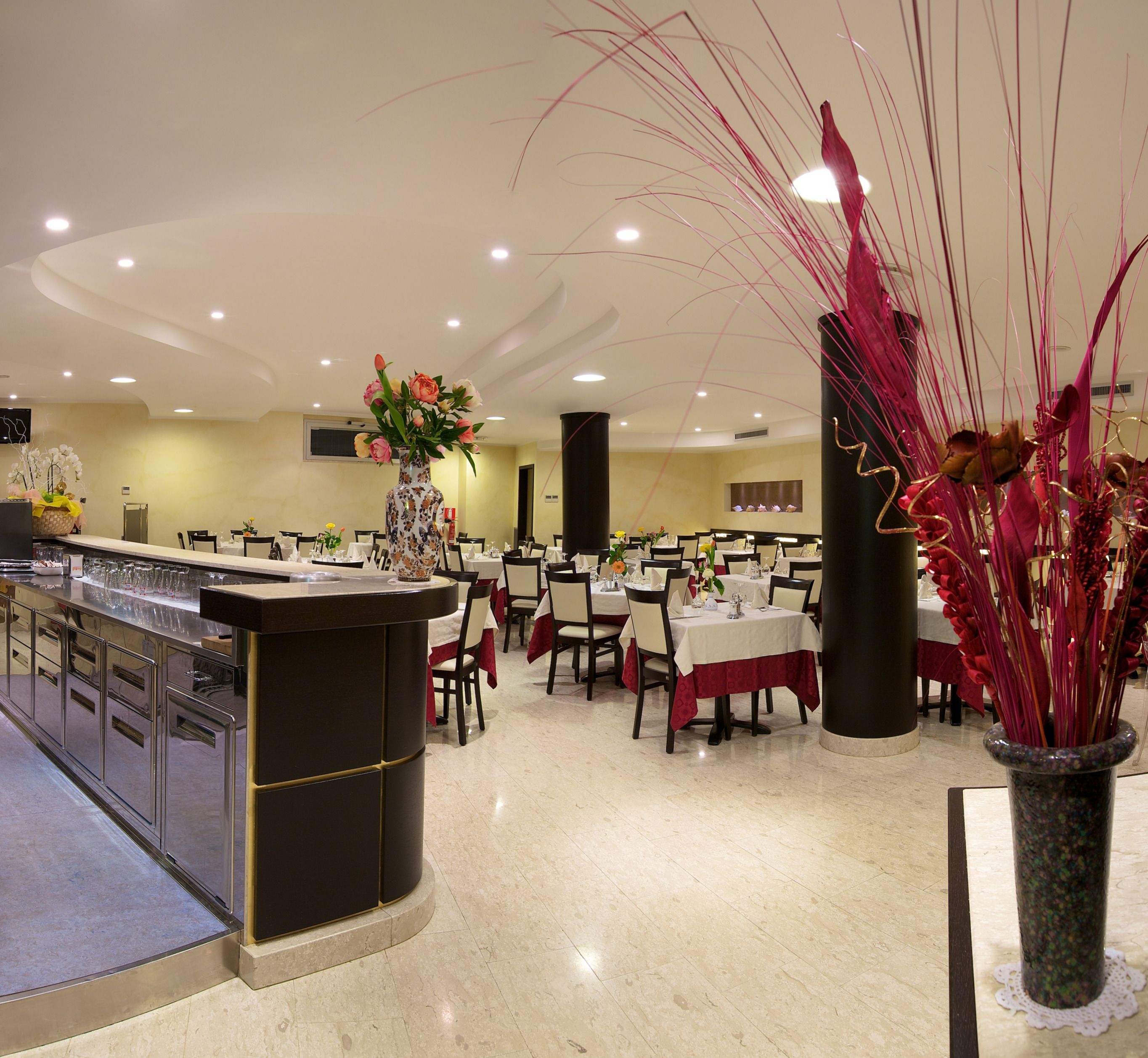 Aperto a colazione, pranzo e cena, frutti di mare 