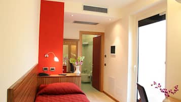 Comfort Single Room | Frette Italian sheets, pillowtop beds, in-room safe, desk