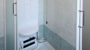 Deluxe Double Room | Bathroom | Shower, rainfall showerhead, free toiletries, hair dryer