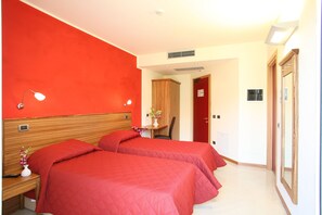 Phòng đôi tiện nghi đơn giản | Bộ trải giường bằng vải Frette của Ý, nệm có lớp đệm bông 