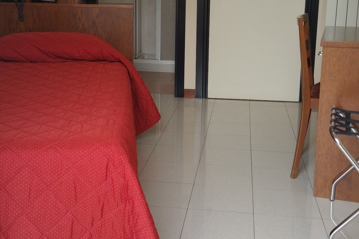 Singola Standard | Lenzuola Frette, materassi a doppio strato, una cassaforte in camera