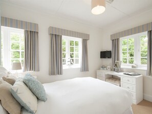 Economy Double Room, Ensuite (501)