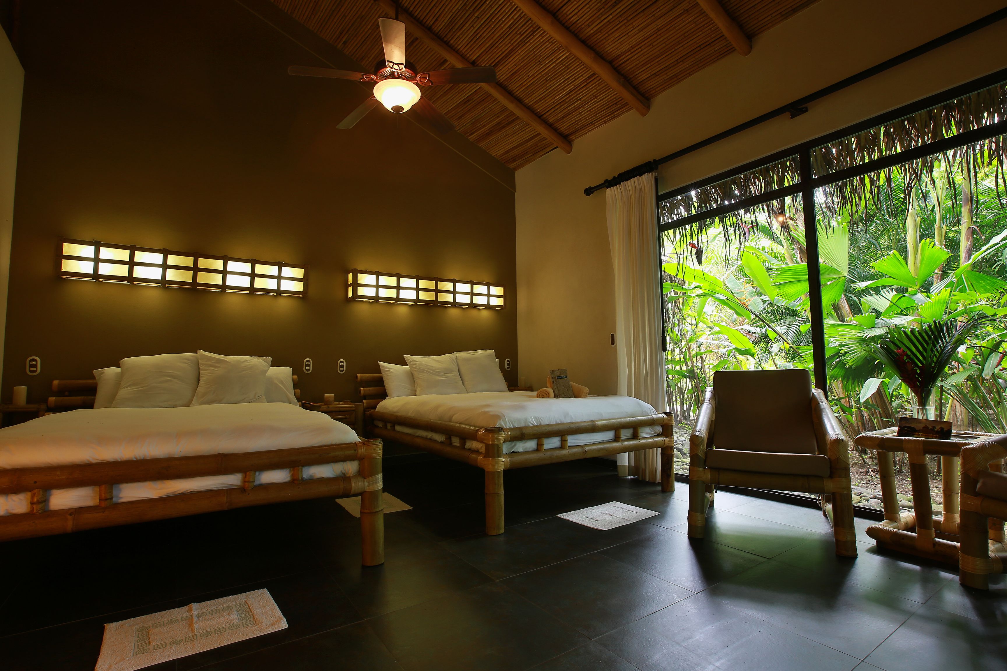 Habitación doble, 2 camas Queen size | Ropa de cama de alta calidad, camas con pillow-top y minibar 