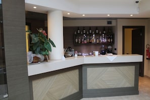 Bar (on property) - Raya Hotel Motel (Mediglia)