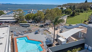 A rooftop pool with a view of the marina and ocean. - Nelson Towers Motel & Apartments (Nelson Bay)