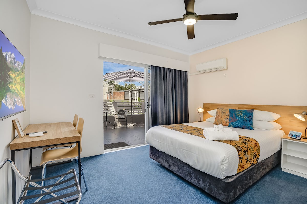 Standard Double Room | 1 bedroom, blackout curtains, iron/ironing board, free WiFi