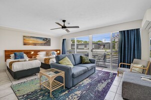 Cortinas blackout, tabla de planchar con plancha y wifi gratis