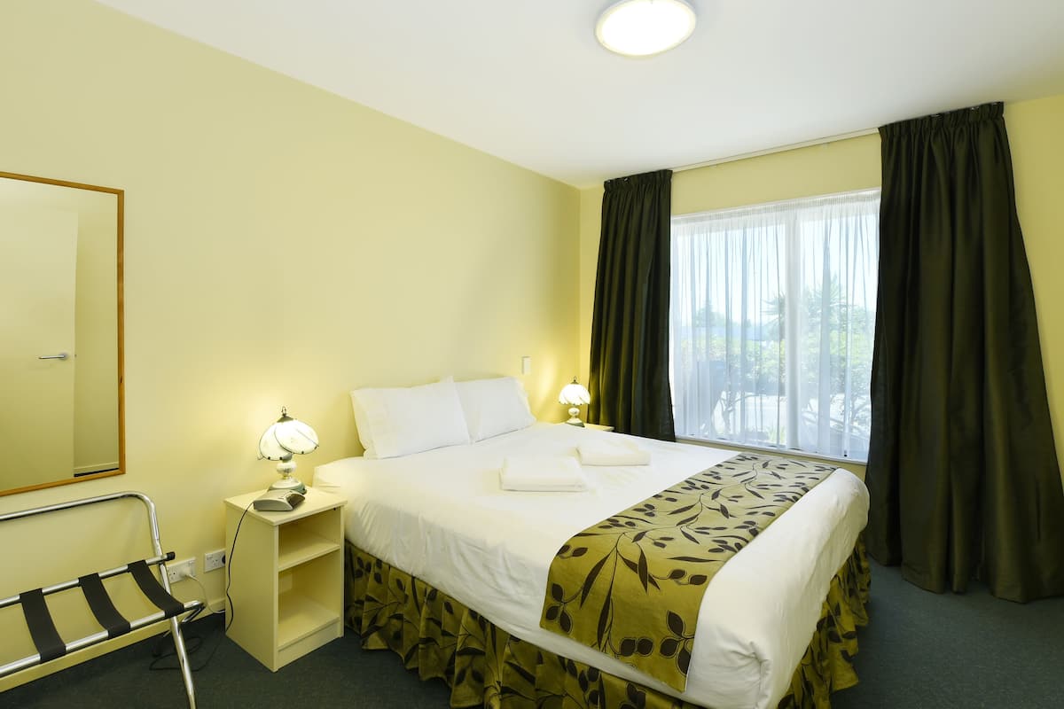 1 bedroom, desk, soundproofing, iron/ironing board