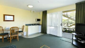 Standard Suite, 1 Bedroom | Living area