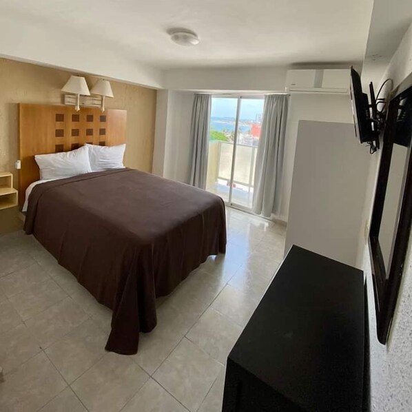 Standard Double Room, 1 Double Bed | In-room safe, free WiFi