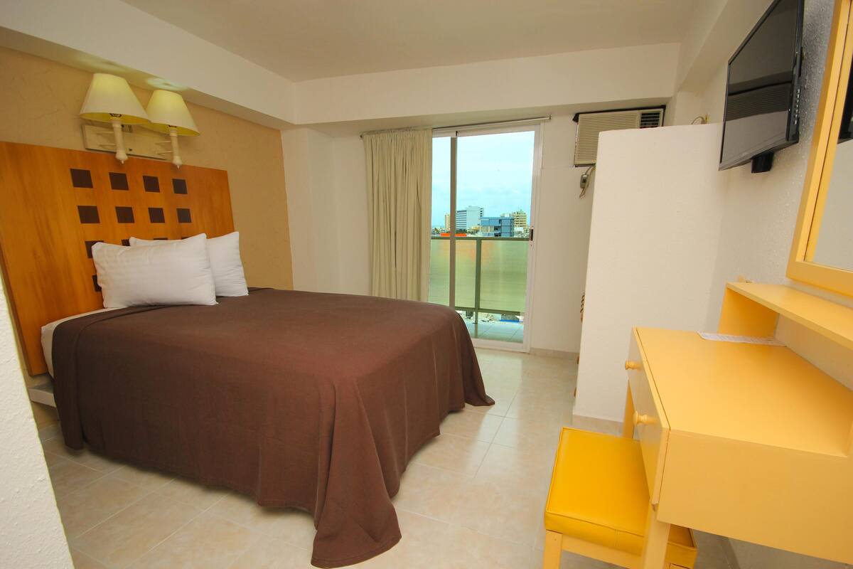 In-room safe, free WiFi