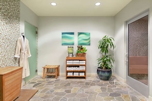 Couples treatment rooms, sauna, steam room, body treatments