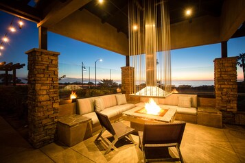 Breakfast, lunch, dinner served; beach views