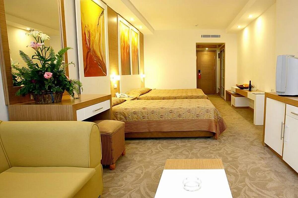 Standard Room | Living area | TV